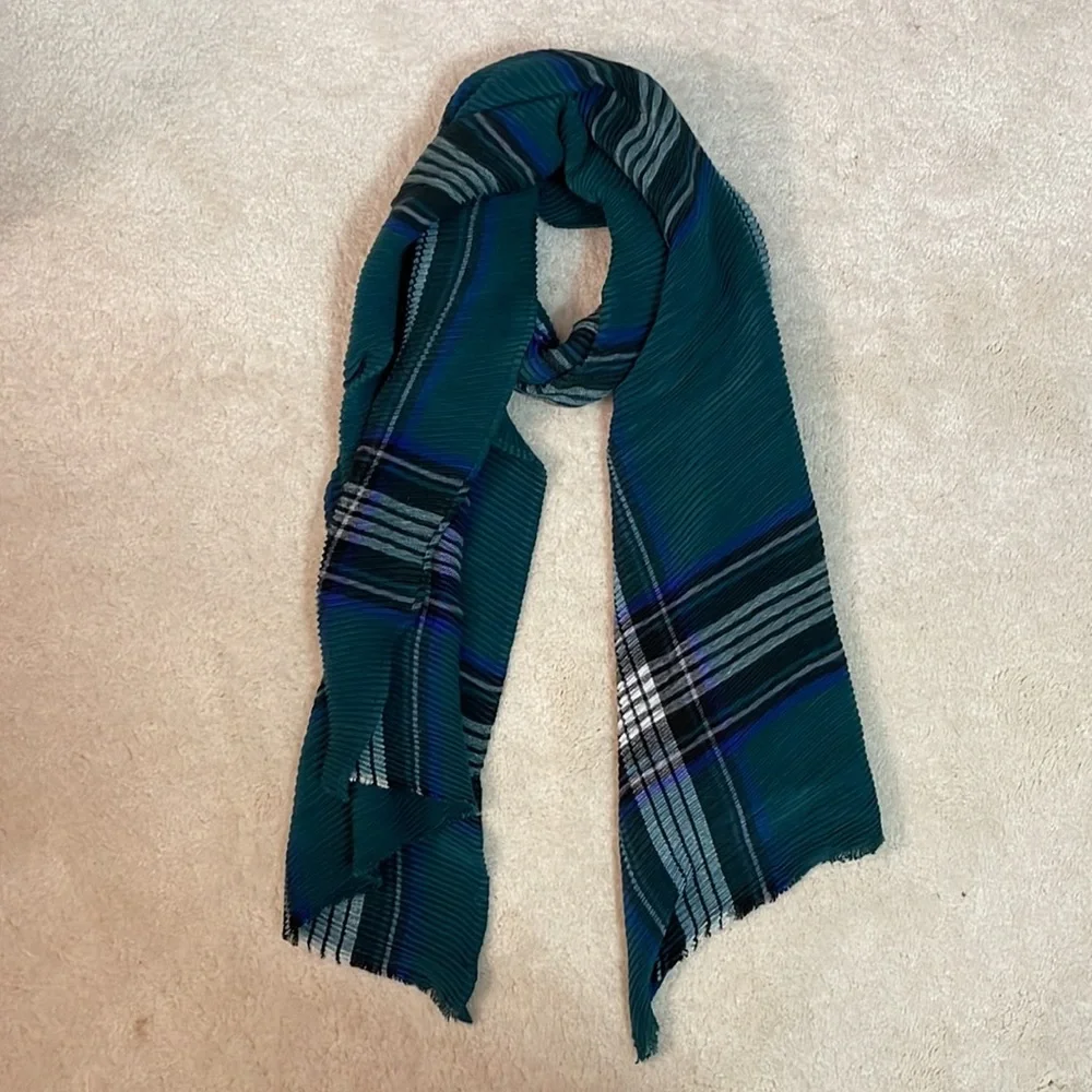 BASS NWT Women’s Scarf polyester oversize tartan black green plaid - Picture 2 of 9